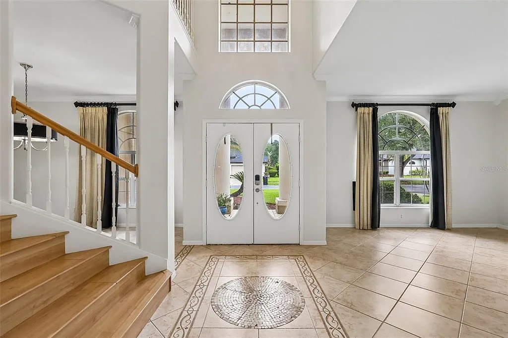 5 bed, 4.0 bath, 4059 sqft, $4,500 — Photo 3