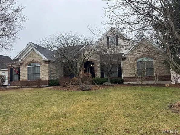 412 Marine Terrace Dr, Saint Louis, MO 63146