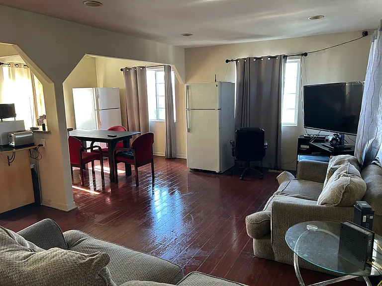 9316 S Figueroa St #0 — Photo 5