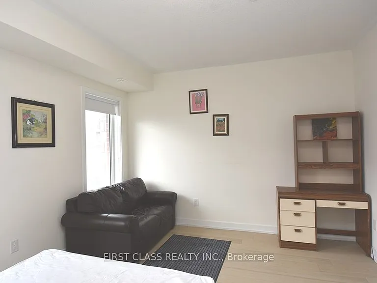 88 William Duncan Rd — Photo 10