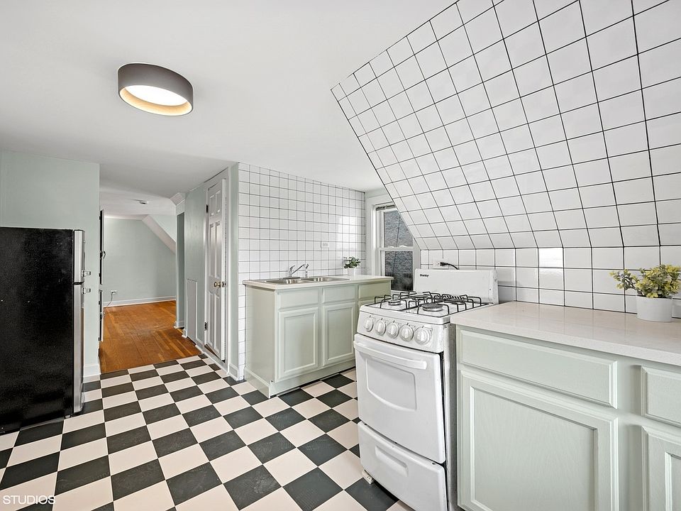 1st image of 1918 N Damen Ave APT 3R