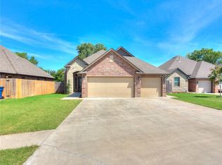 11941 SW 17th St, Yukon, OK 73099