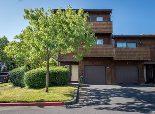 1 Liberty Ln, Petaluma, CA 94952