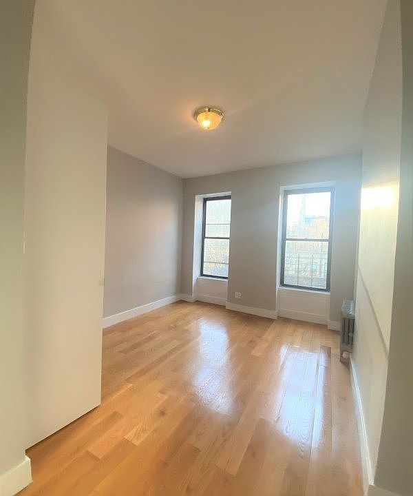 2nd image of 224 W 116th St APT 4W