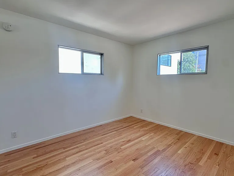 502 Westminster Ave — Photo 18