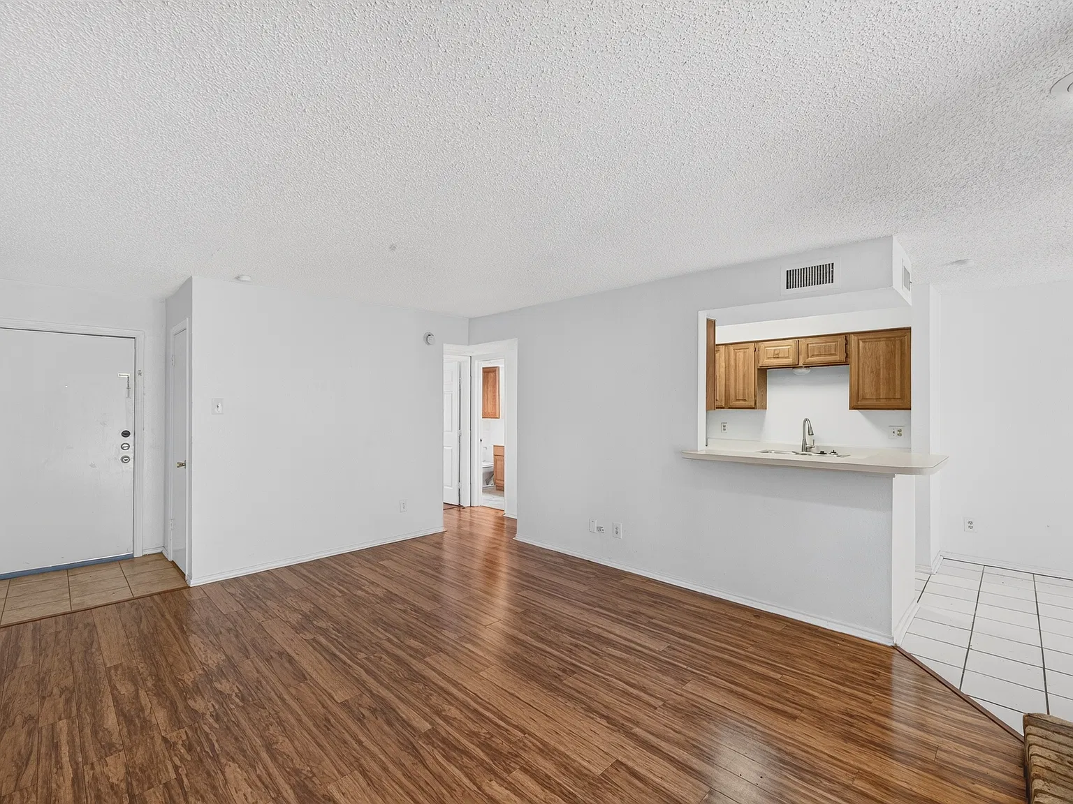 1 bed, 721 sqft, $1,100 — Photo 3