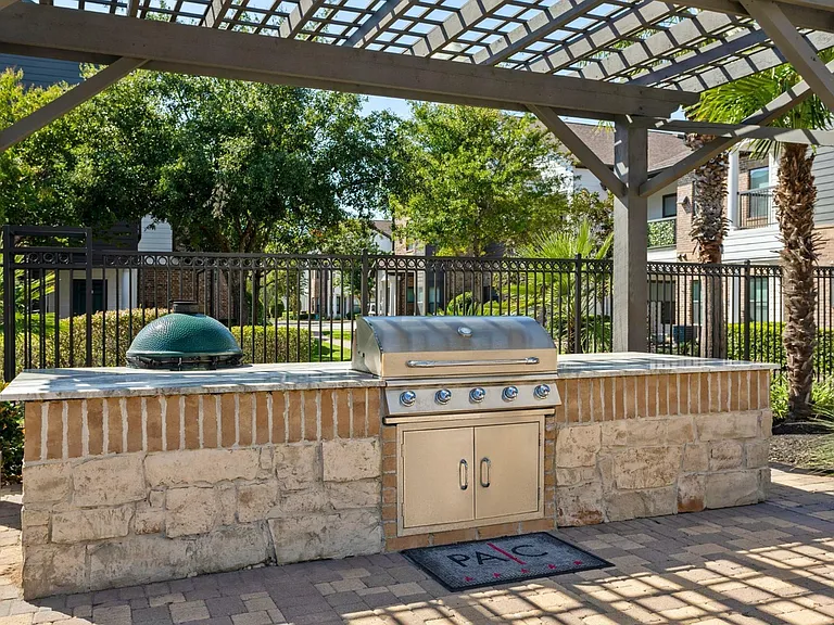 Avenues at Northpointe - Grilling Ara