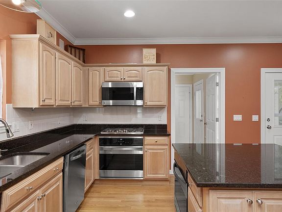 4th image of 1744 W Woodbine Ave