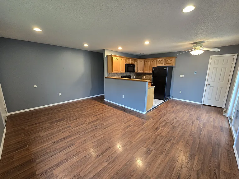 1407 Robin Rd — Photo 3