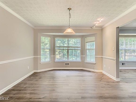 5th image of 310 Woods Ln