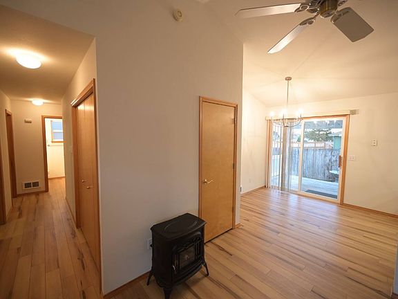 4th image of 502 Summer Breeze Ln