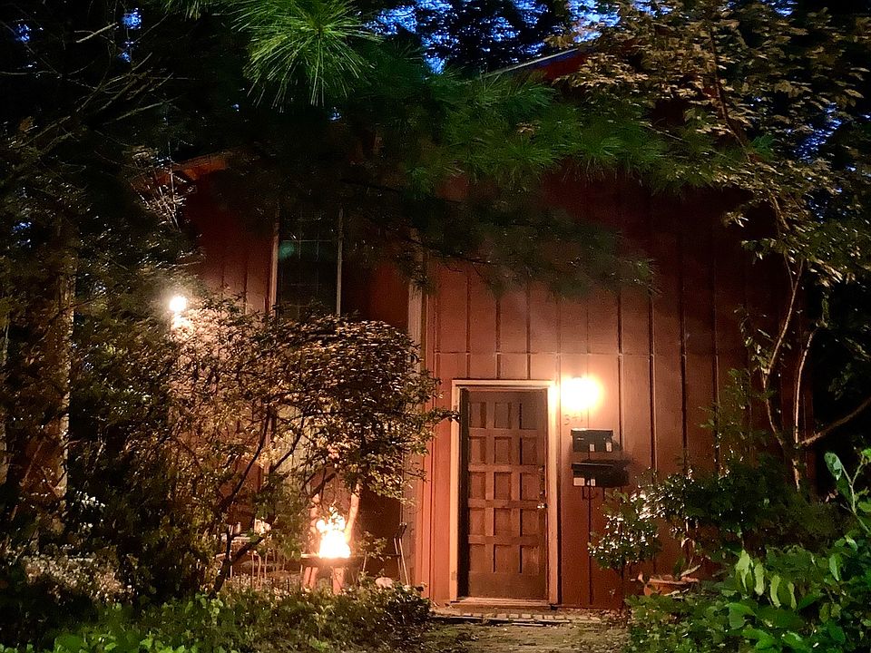 front door (private entrance unit A)