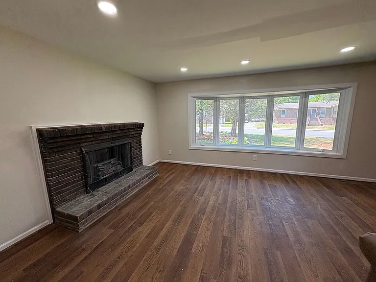 1728 Washington St — Photo 4