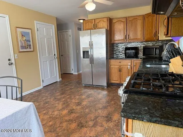 2806 Johnson St — Photo 11