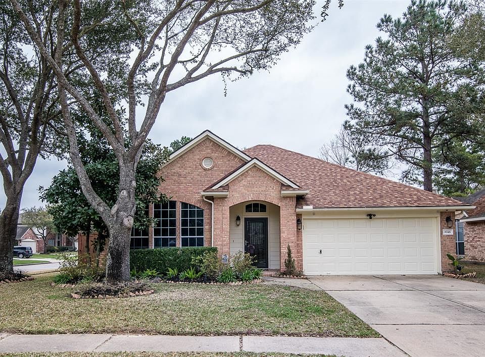 Welcome home to this lovely one story with 3 bedrooms and 2 baths with a luxurious pool and spa with fire pits in Aberdeen Green.