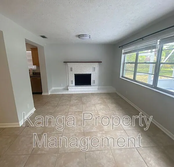 1317 Willow Rd — Photo 3