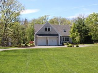 23 Mattapoisett Rd, Rochester, MA 02770