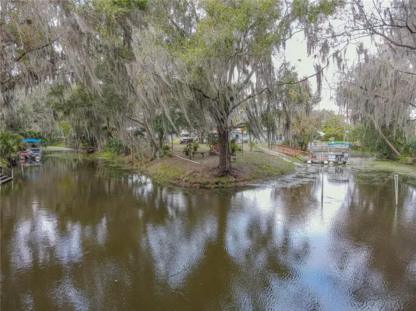 897 County Road 454, Lake Panasoffkee, FL 33538