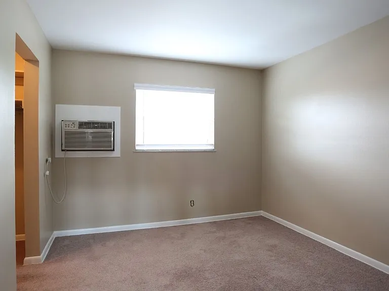 Kenny Road Apartments — Photo 7