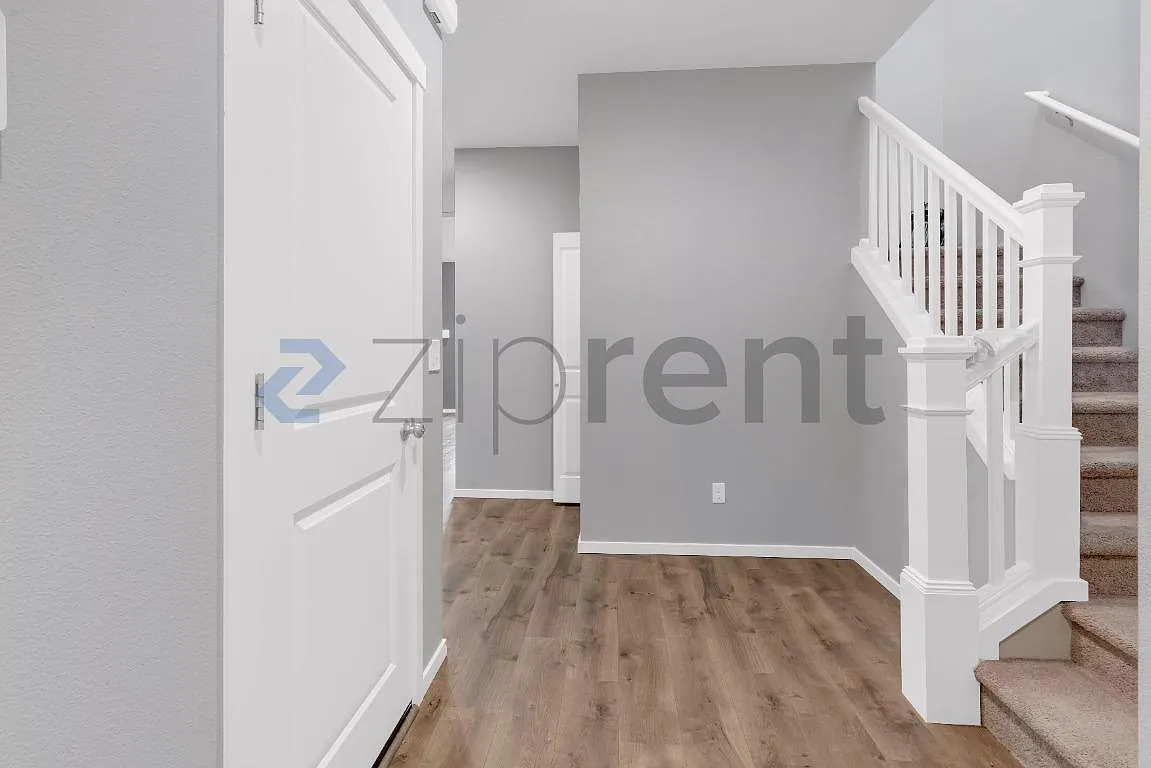 4 bed, 2.5 bath, 2297 sqft, $3,300 — Photo 4