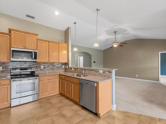 5th image of 119 Moss Creek Dr