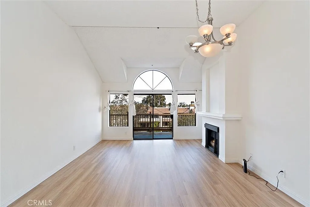 2 bed, 1165 sqft, $3,500 — Photo 2