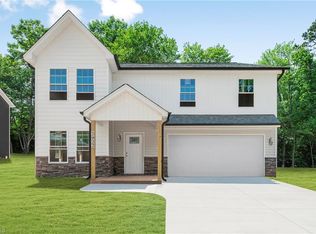 2922 Lashmit Dr, Winston Salem, NC 27103