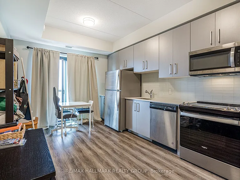 15 Queen St S #1006 — Photo 9