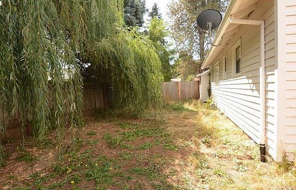 5th image of 620 NW Connell Ave