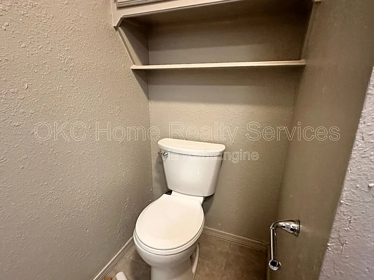 6715 Lyrewood Ln — Photo 14