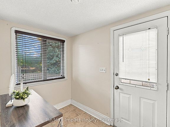5th image of 172 Roxborough Ave