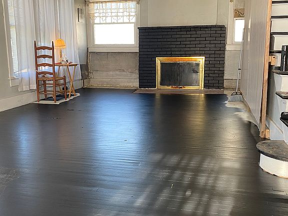 4th image of 314 W Main St