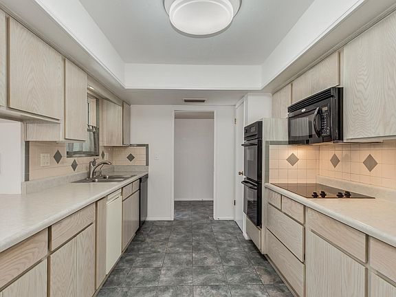 5th image of 13626 N Emberwood Dr