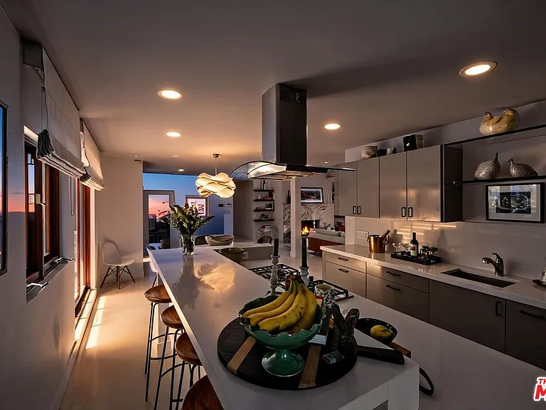 2035 De Mille Dr — Photo 8
