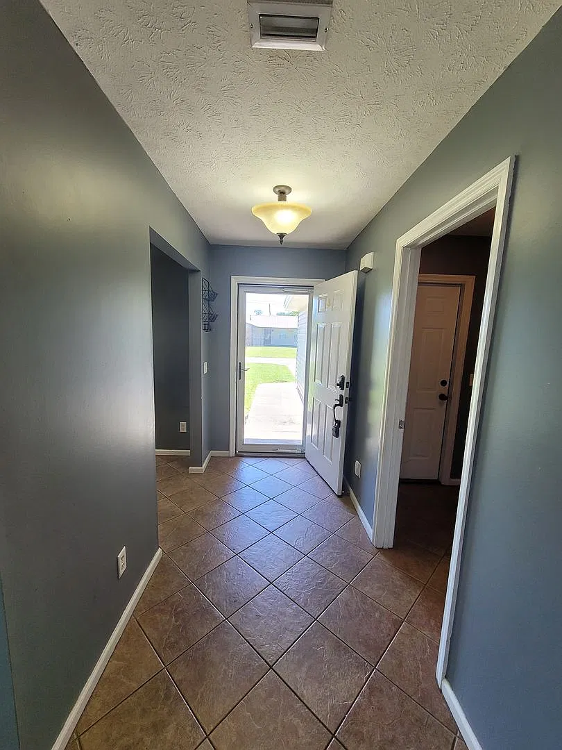 Callaway! Large Corner lot 3 bedroom 2 bath 2 car garage! — Photo 2