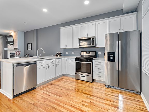 3rd image of 2251 W Saint Paul Ave APT 2B