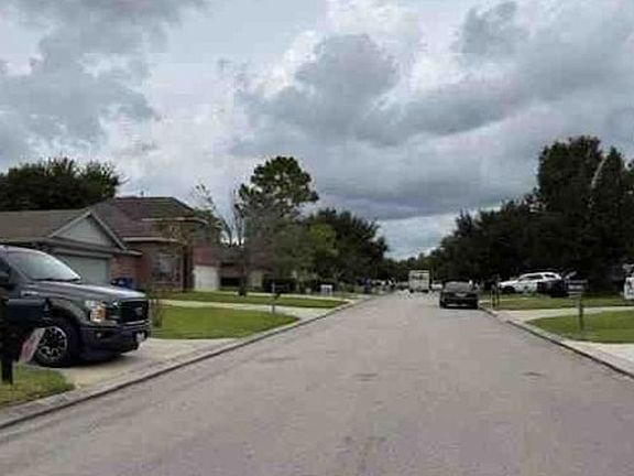 Exterior Neighborhood (street photo)