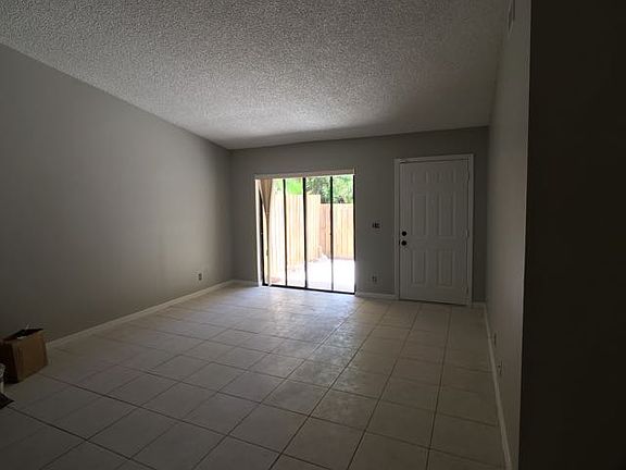 3rd image of 4278 Woodstock Dr APT C