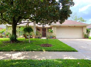 359 Elder Vista Dr, Webster, TX 77598