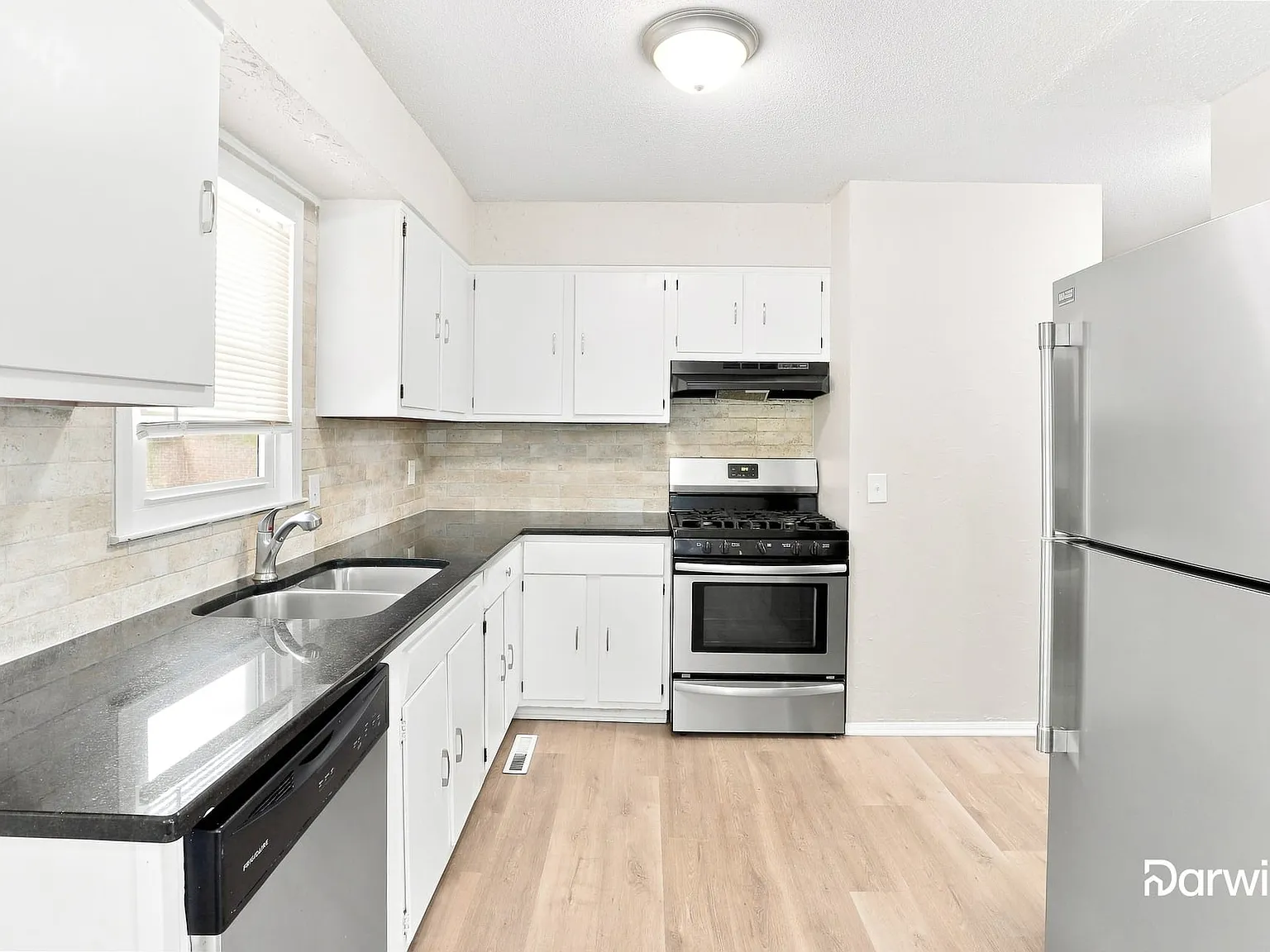 3 bed, 2.0 bath, 1867 sqft, $1,725 — Photo 2