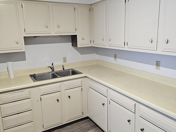 3rd image of 407 S Madison St #11502433