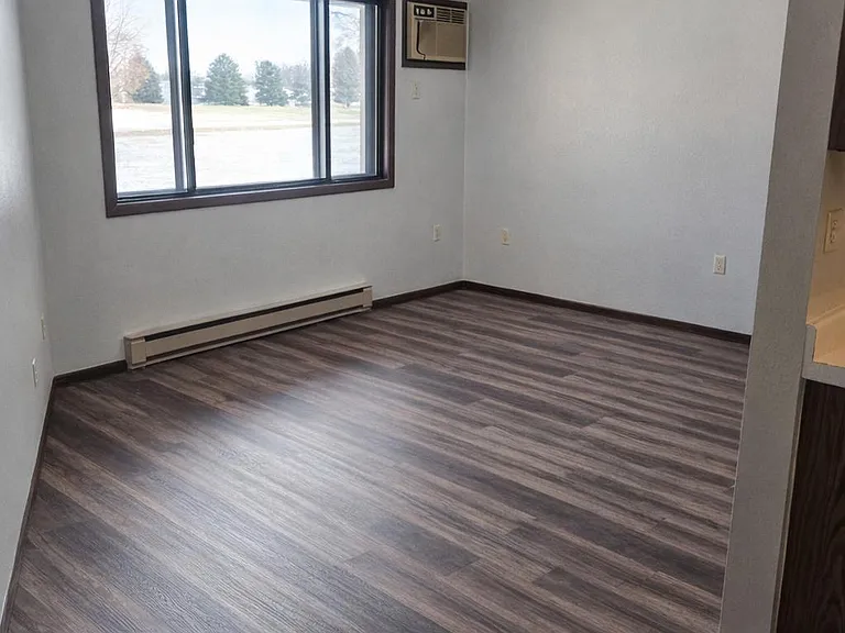 551 Lakeview Rd — Photo 4