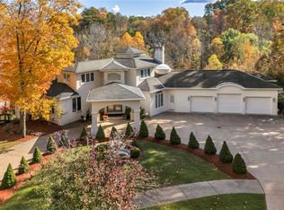8709 Deer Creek Dr, Broadview Heights, OH 44147