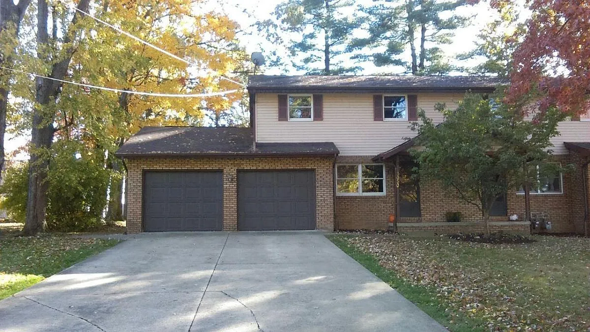 3 bed, 1.5 bath, 1300 sqft, $1,450 — Photo 1