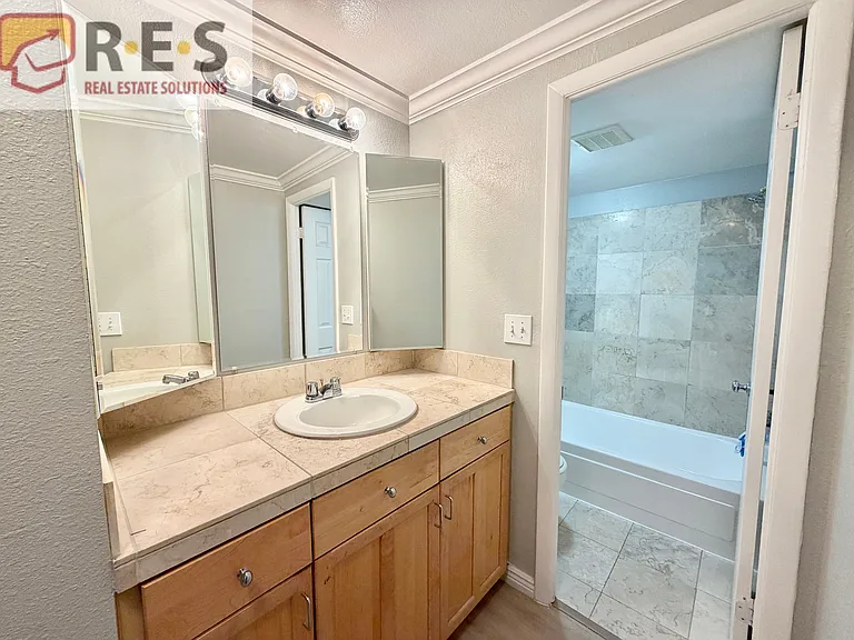 1125 N Washington St #301 — Photo 8