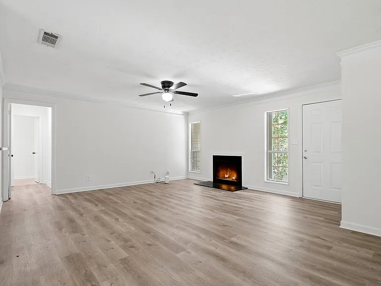 106 Sterling Ct — Photo 4