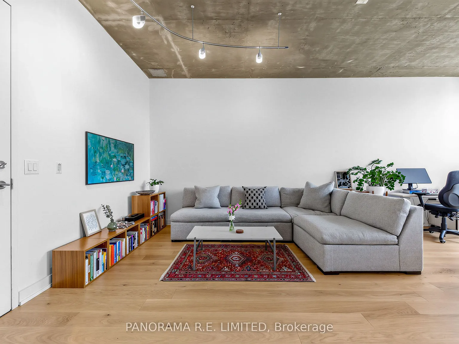 60 Bathurst St — Photo 3