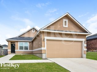 8414 Piedras Crk, San Antonio, TX 78252