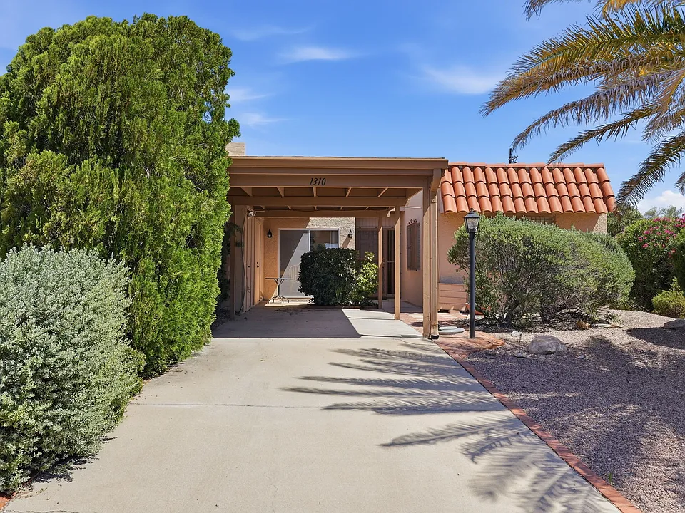 1310 S Desert Meadows Cir