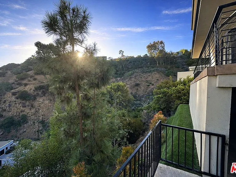 9300 Warbler Way — Photo 4